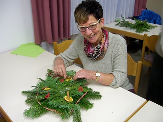 Foto von Claires rundem Adventgesteck